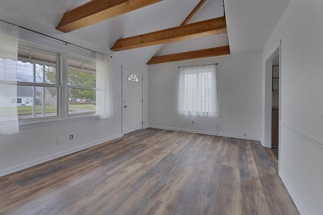 Building Photo - 98 N Navarre Ave