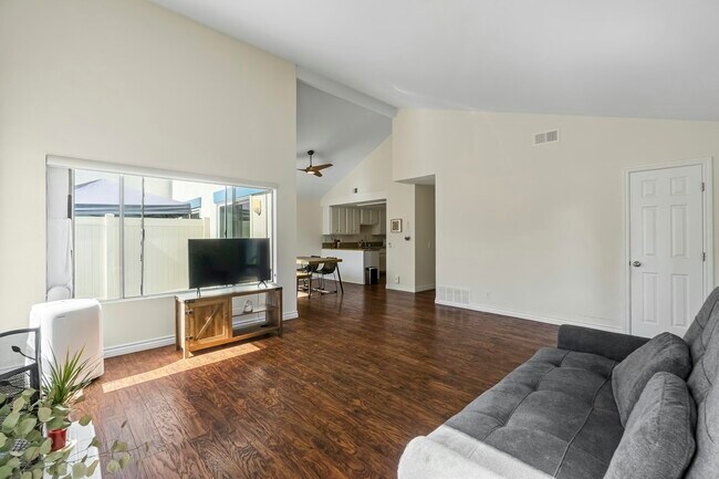 Building Photo - 616 Kumquat Way