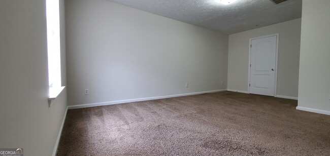 Building Photo - 10600 Redbud Ln