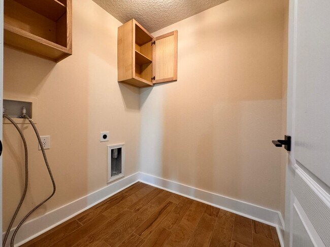 Building Photo - 2488 Beachview Dr