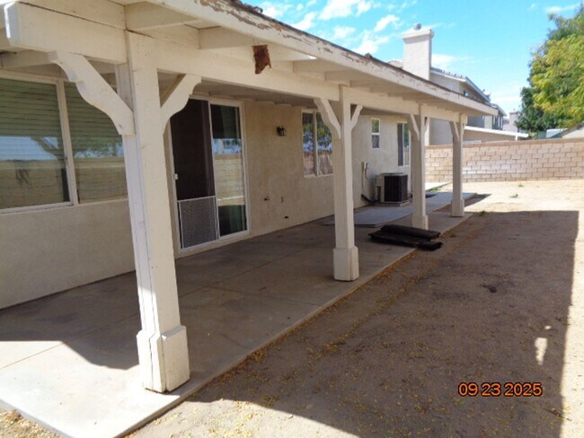 Building Photo - Beautiful One Story Offering 1559 sq. ft. ...