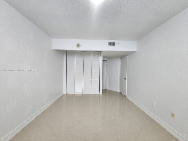 Building Photo - 1625 Kennedy Cswy