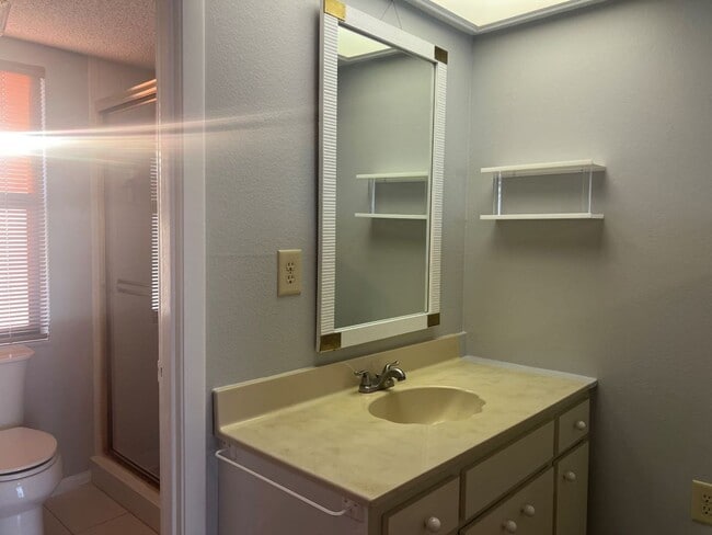 Building Photo - Lovely Lakefront Pinebrook South Home for Annual Rental