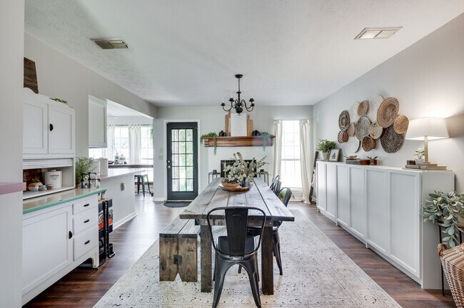 dining or living room - 601 Hardin Shire Dr