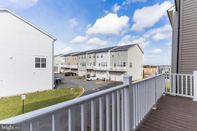 Building Photo - 25621 Pleasant Valley Rd