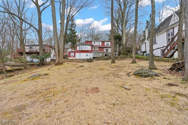 Building Photo - 13 S Shore Trail