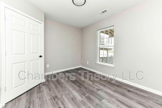 Building Photo - 43642 Lees Mill Square