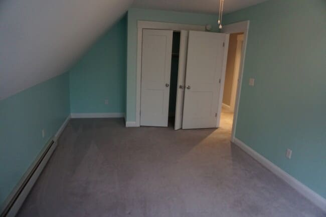 Building Photo - 18 Lilac Ln