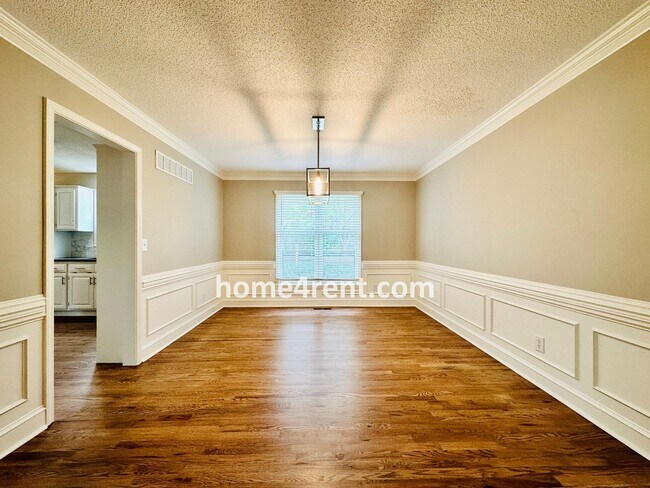 Building Photo - Wonderful Belton Home w/ Wood Floors, Finished Basement and Fenced Yard!