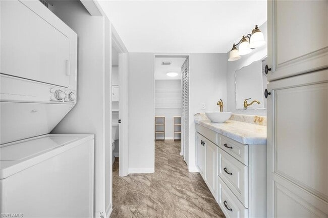 Building Photo - 1083 Forest Lakes Dr