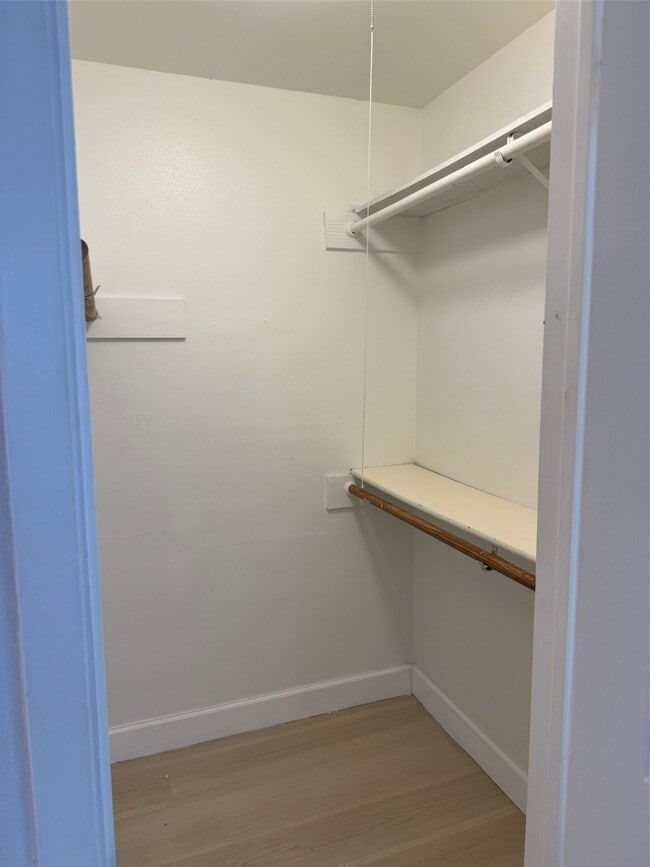 Building Photo - 5222 Moonshadows Dr