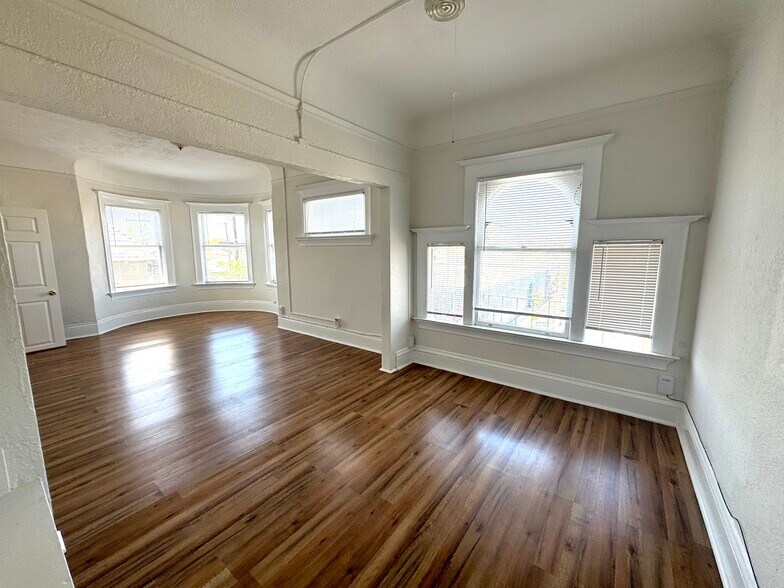 Building Photo - 871 27th St