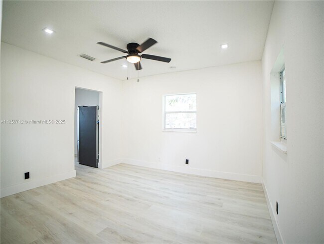 Primary Photo - 412 Columbus Pkwy