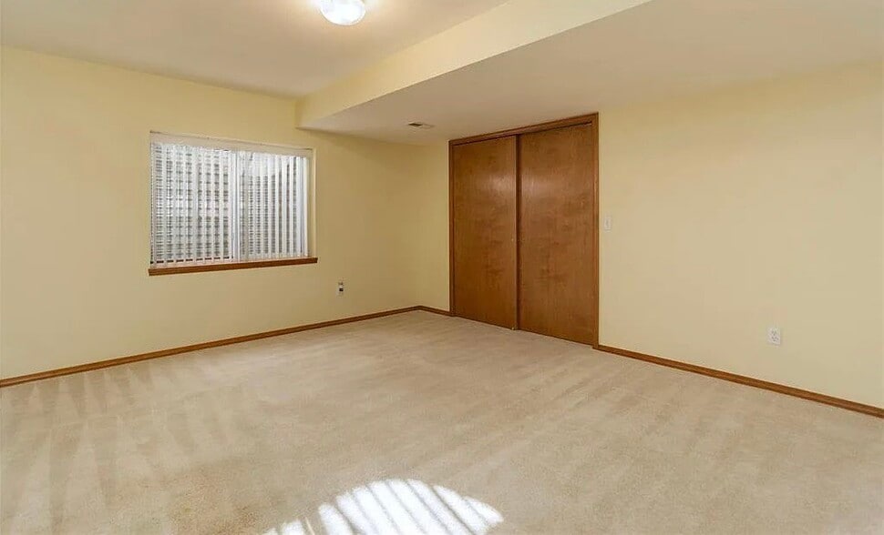 Building Photo - 770 Amberglen Ct