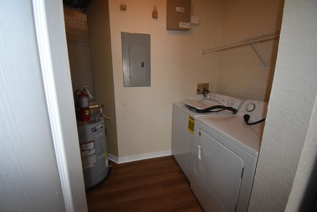 Building Photo - 1/1-Crescent Place at Lake Lotus! AVAILABLE NOW! Half off First FULL Month's Rent!