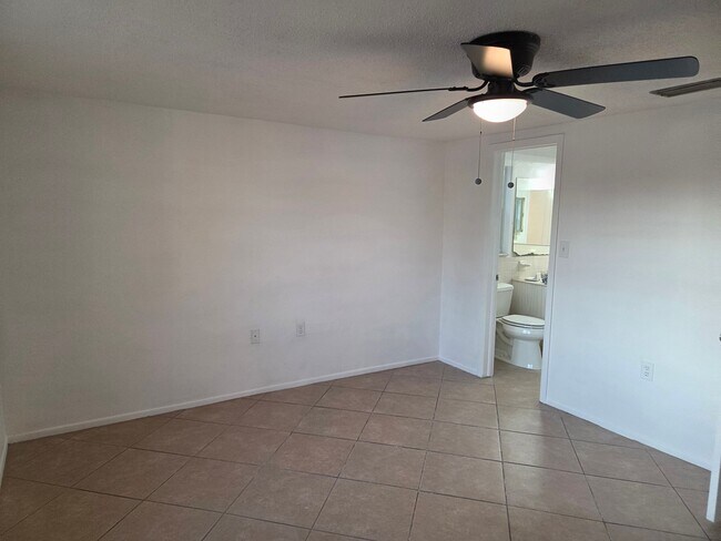 Building Photo - 9125 Hunt Club Ln