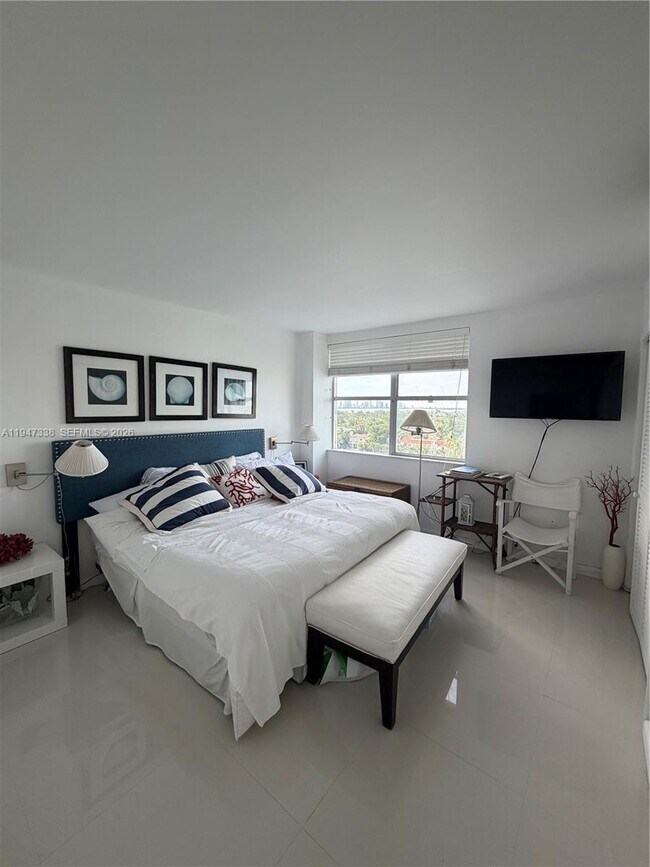 Building Photo - 5750 Collins Ave