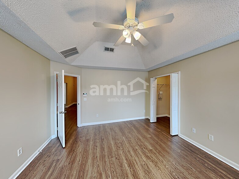Building Photo - 6076 Scenic Meadow Ln