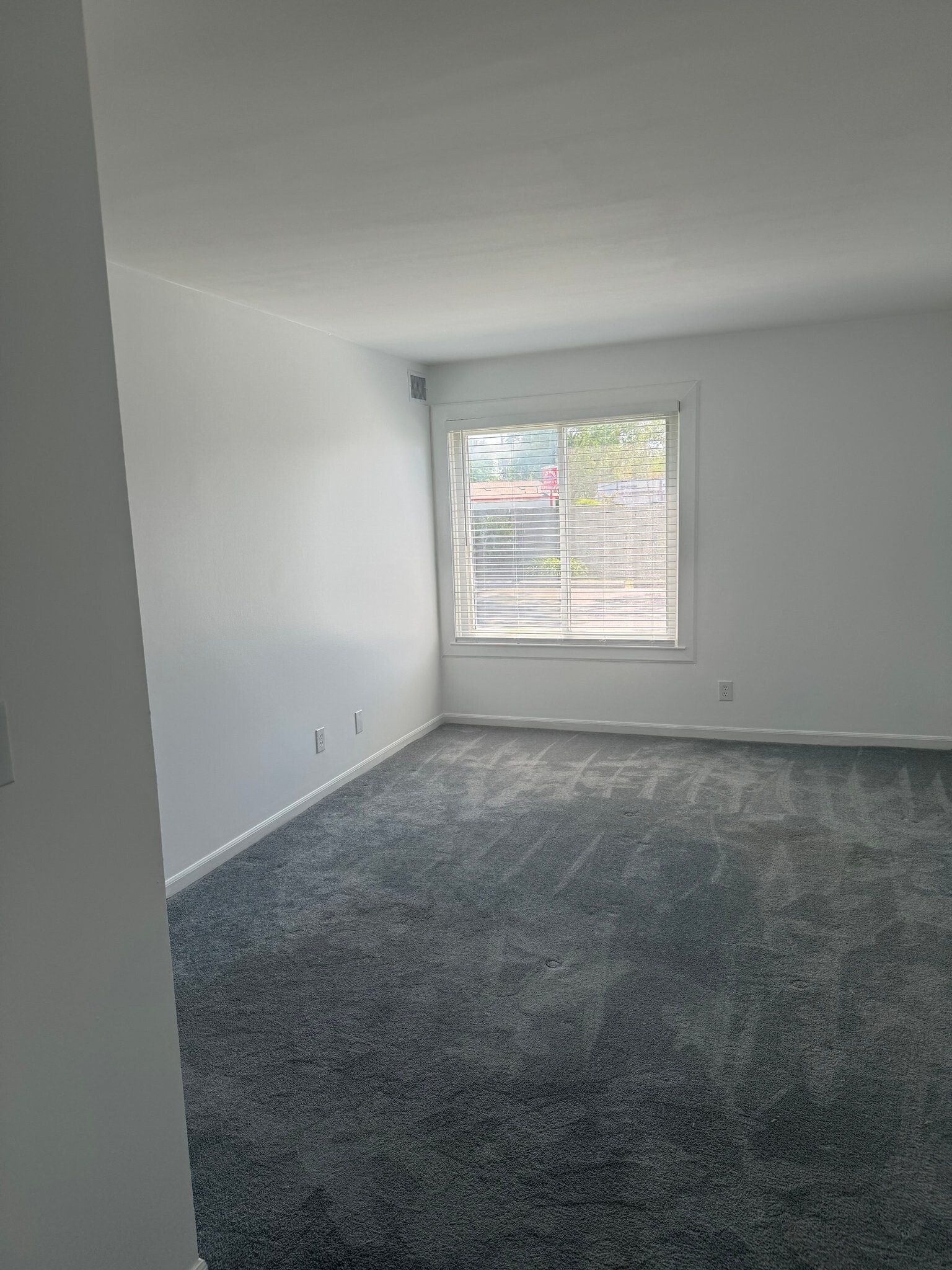 Building Photo - 809 Sunset Ln