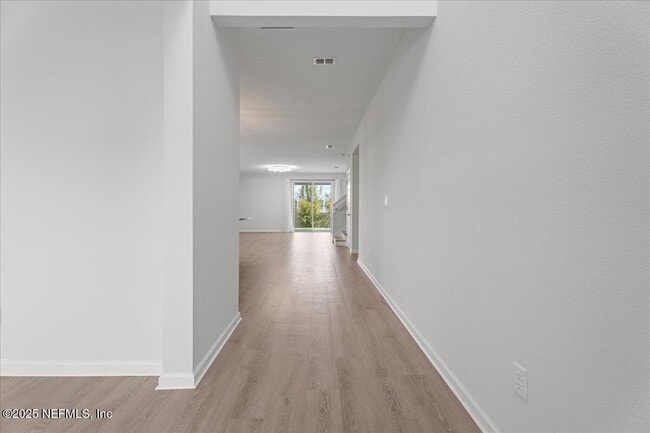Building Photo - 221 Ness Cir