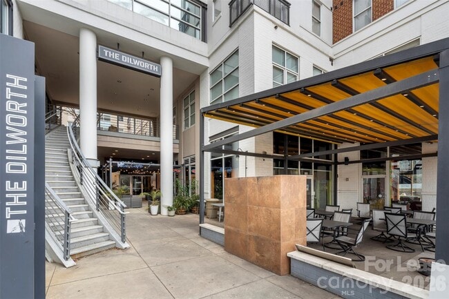 Building Photo - 1320 Fillmore Ave