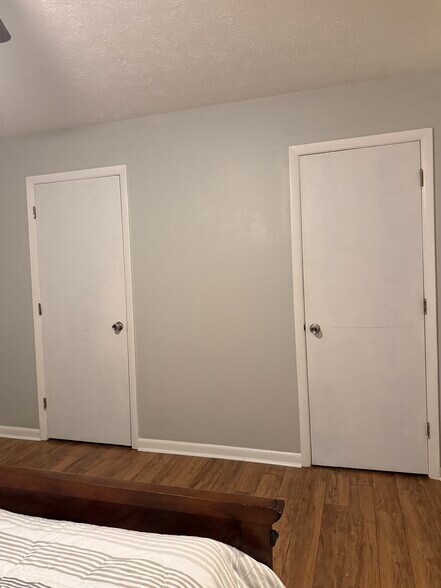 Building Photo - 11 Oak St