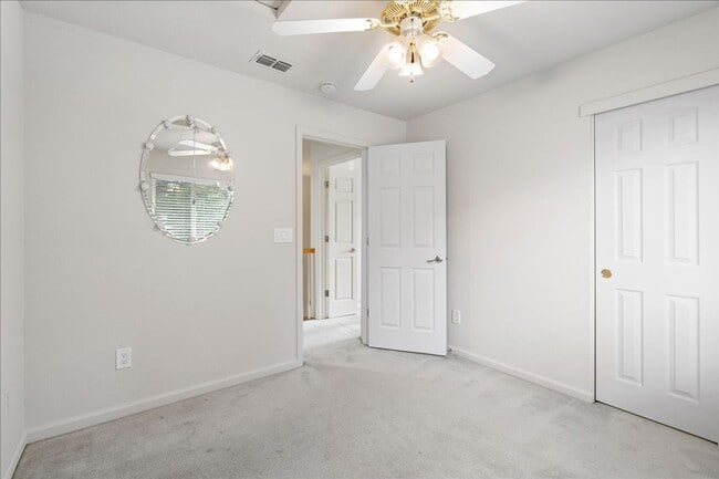 Building Photo - 7 Pewter Ct