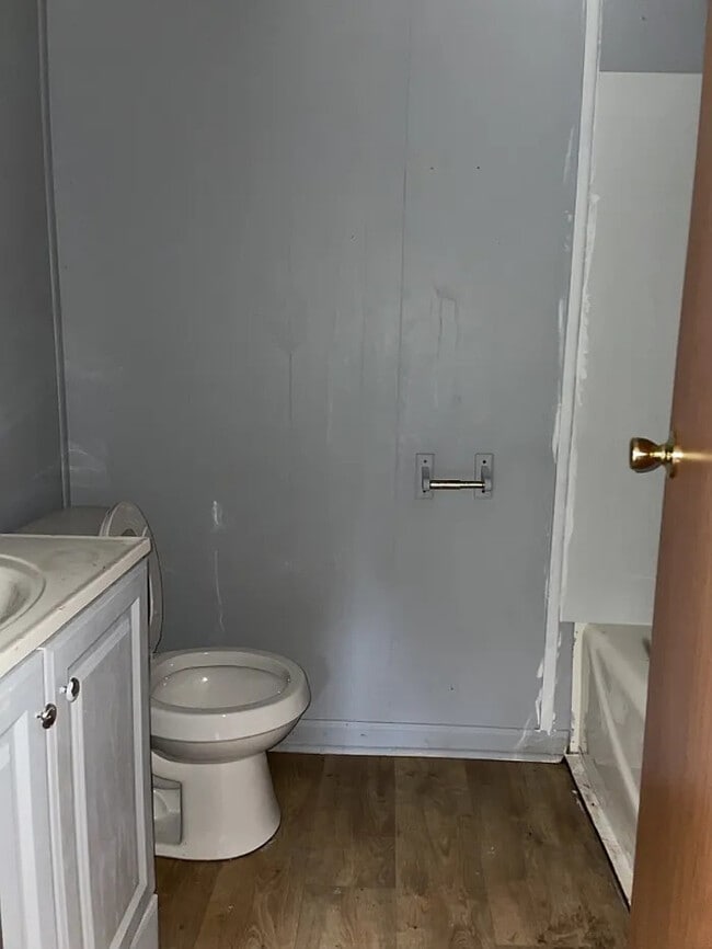 Building Photo - 2 Bedroom 1 Bathroom