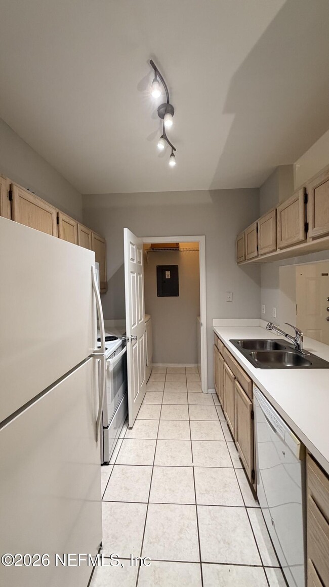 Building Photo - 211 Colima Ct