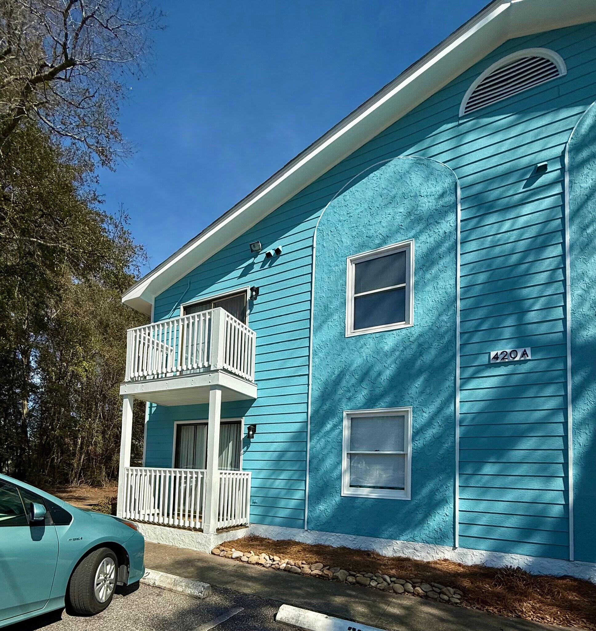 Building Photo - 420 Pine Ave
