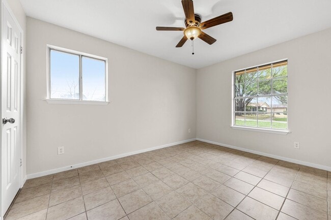 Building Photo - 2300 Zinnia Ct