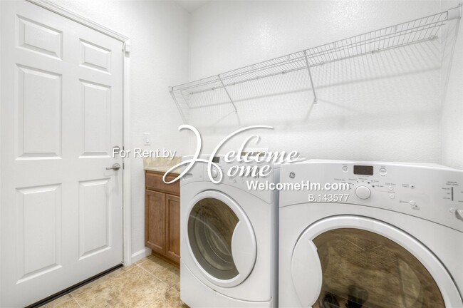 Building Photo - 10775 Cedar Rock Dr