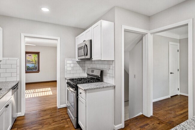 Building Photo - 2087 Allard Ave