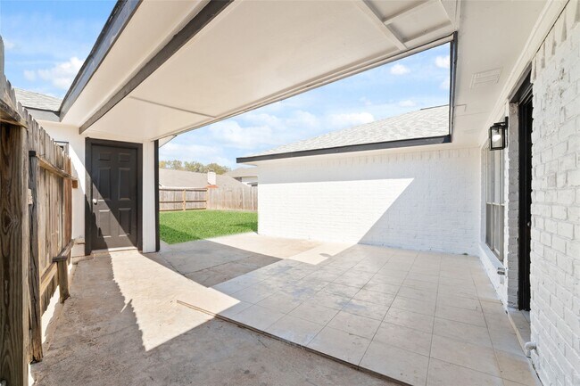 Building Photo - 13330 Agarita Ln