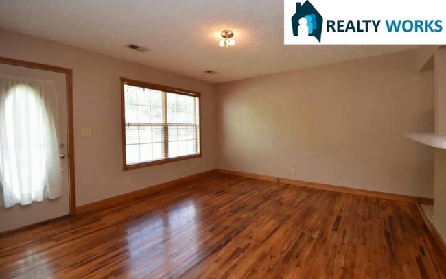 Building Photo - Cute 2 bed Home!