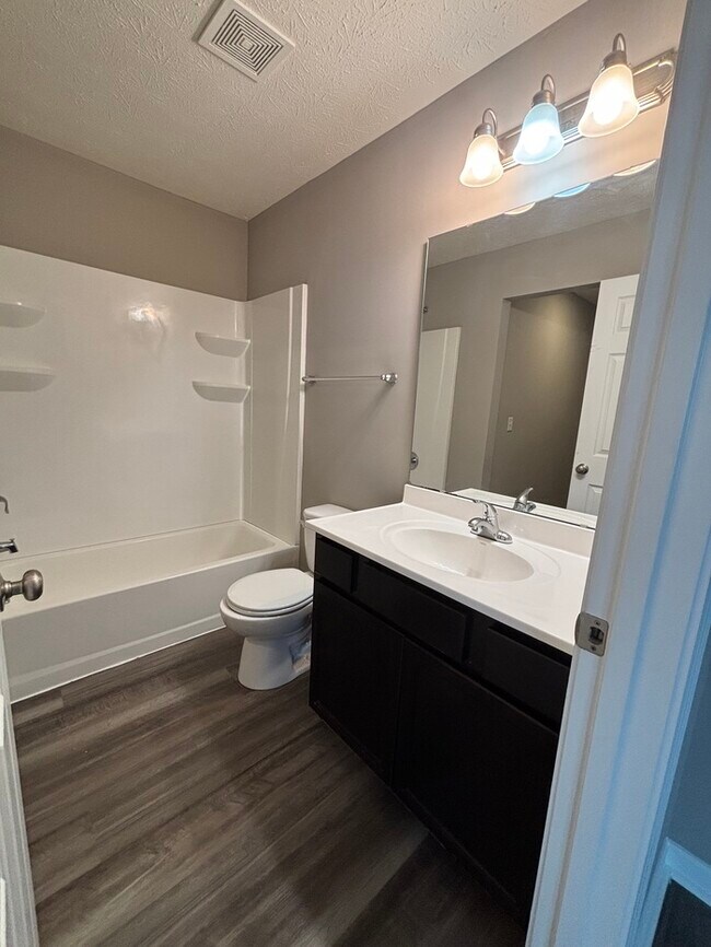 Building Photo - 2202 Pine Valley Dr