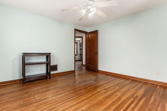 Building Photo - 51 E Schreyer Pl