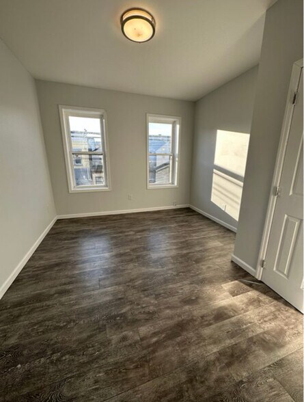 Building Photo - 148 3rd St