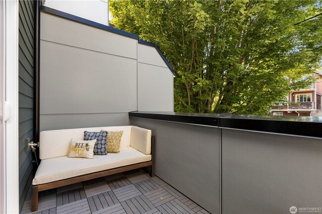 Building Photo - 105 NW 39th St