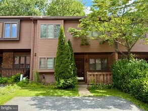 Building Photo - 5545 Doral Dr