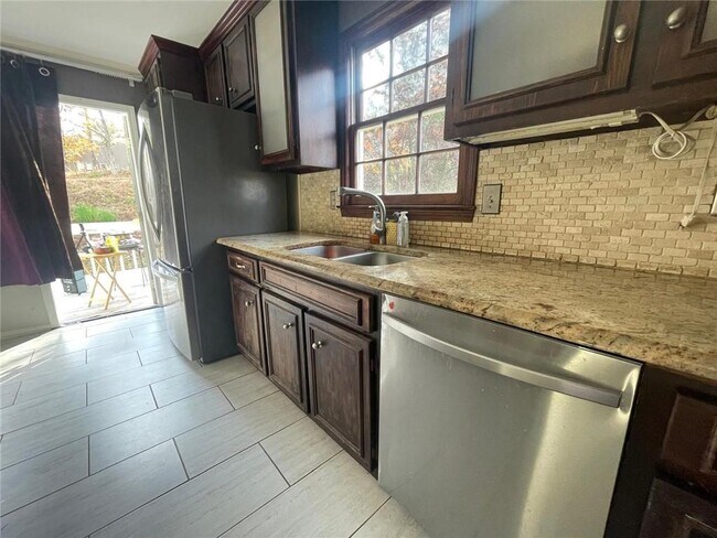 Building Photo - 156 Plantation Trce