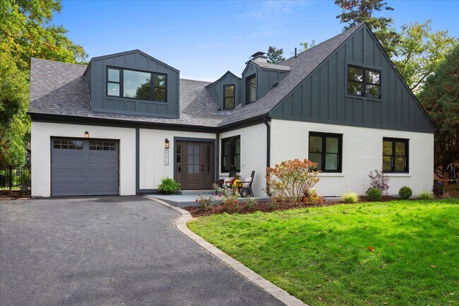 Primary Photo - 4072 Bunker Ln