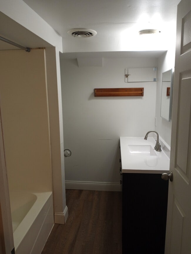 Building Photo - 305 S Vine St