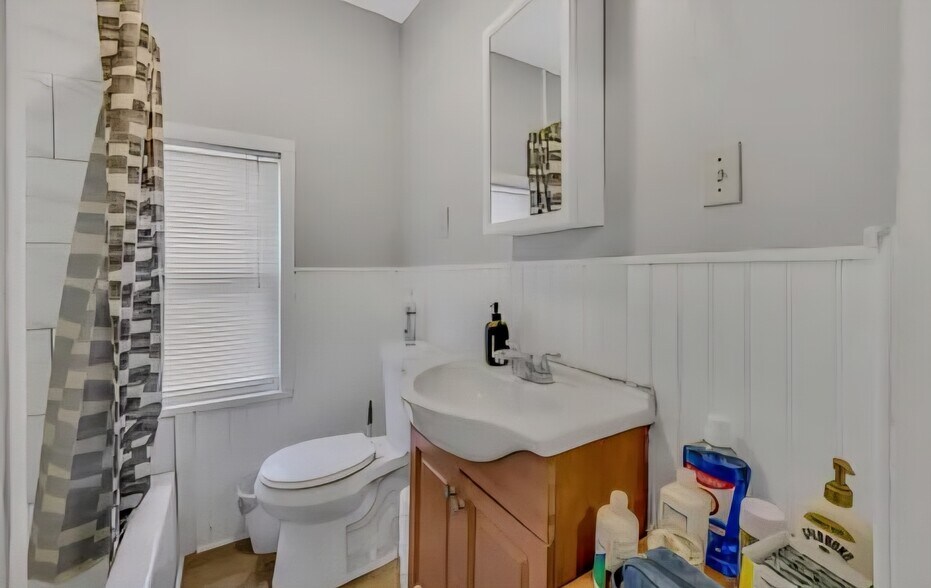 Building Photo - 609 Moir Ct