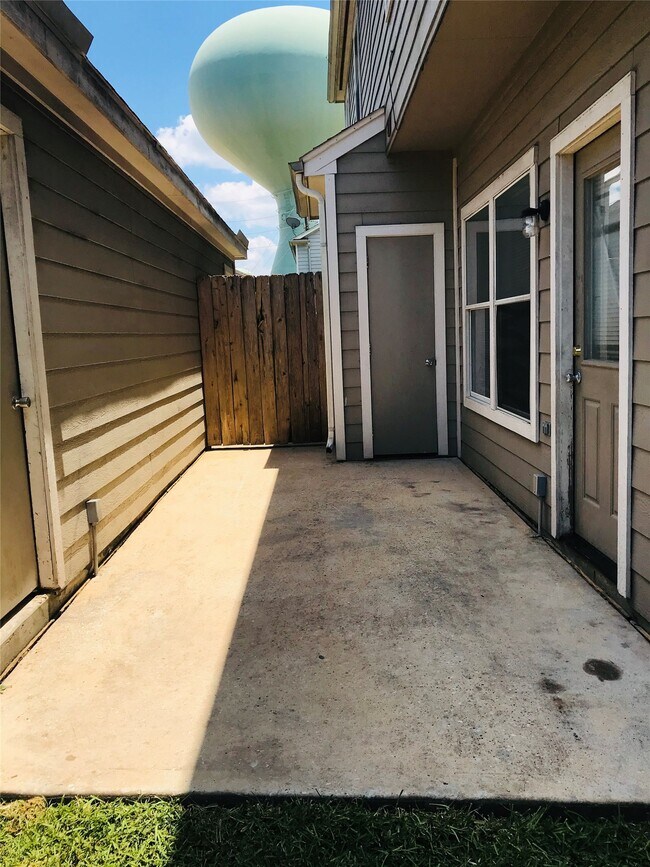 Building Photo - 23734 Pebworth Pl