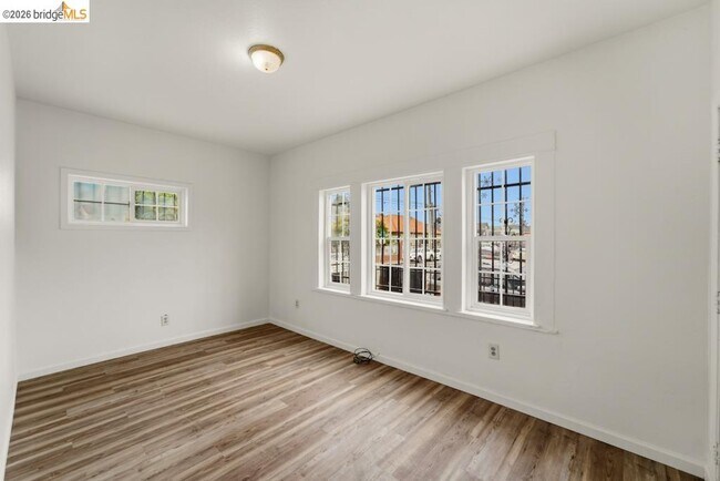 Building Photo - 400 Bissell Ave