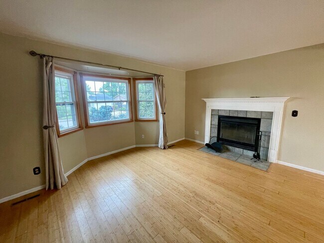 Building Photo - Charming 3-Bed Home Near CSU with Spacious...