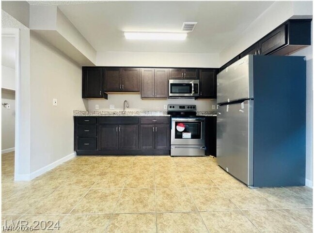 Building Photo - 2920 E Siki Ct
