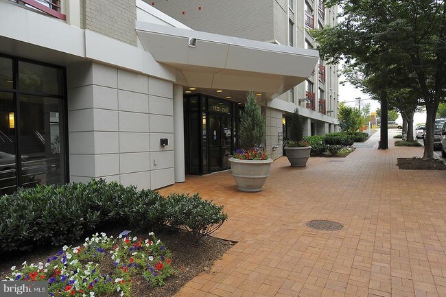 Building Photo - 7923 Eastern Ave NW