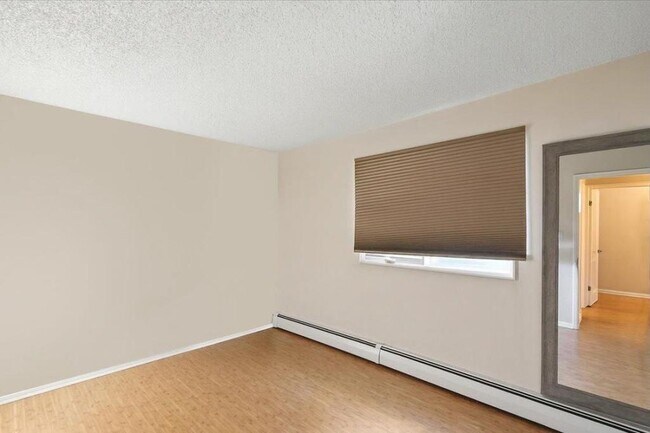 Building Photo - 709 Cypress Dr